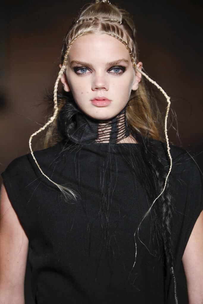 neckpiece black horsehair