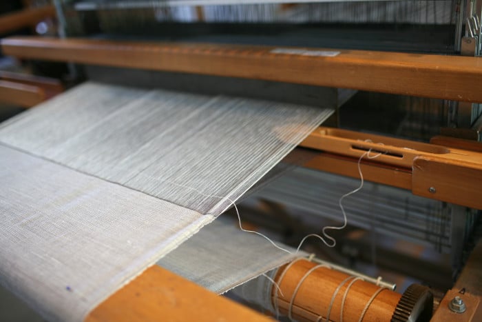 Marianne Kemp - weaving on loom