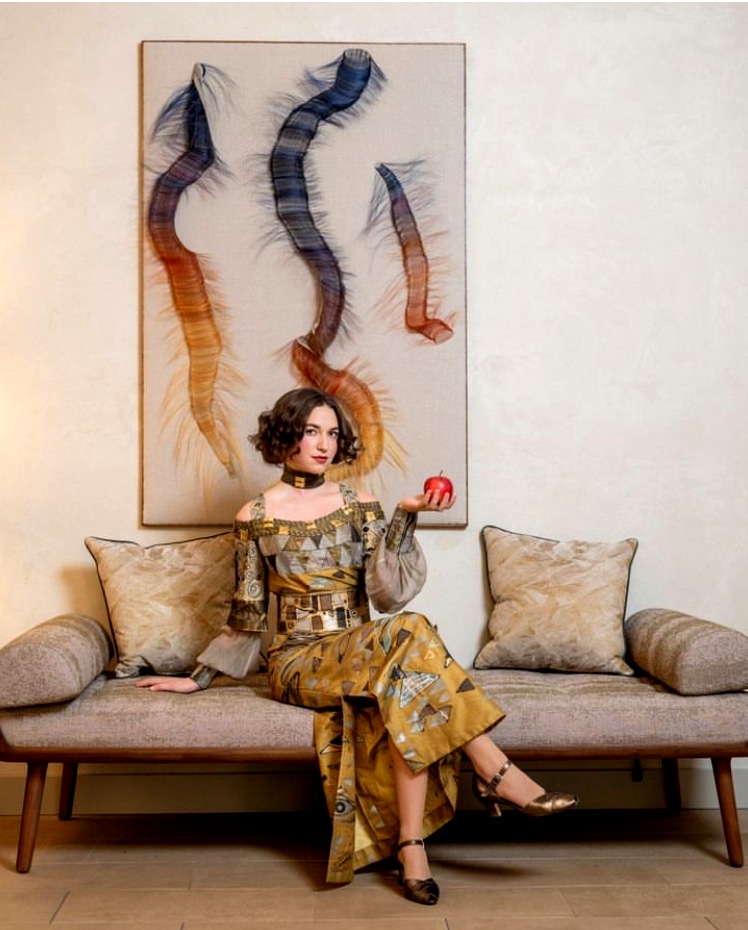 model with art piece Vienna